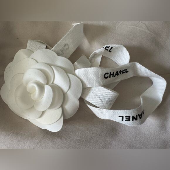 NWT Authentic CHANEL CC Stud Earrings – Doré / Crystal / Blue – Full Gift Set - Picture 7 of 10